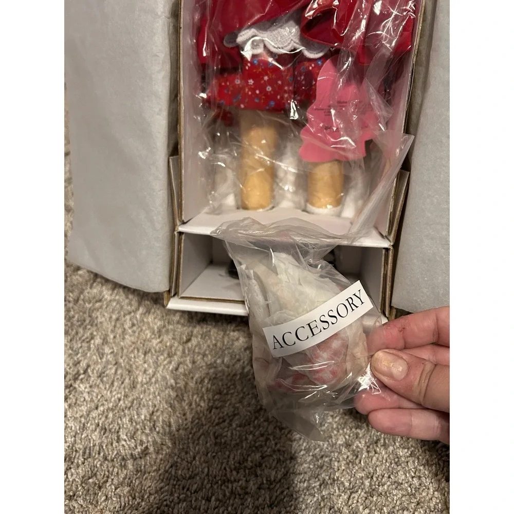 Toni Red Riding Hood Collector Doll E6-TNDD-08 New in Box Accessories